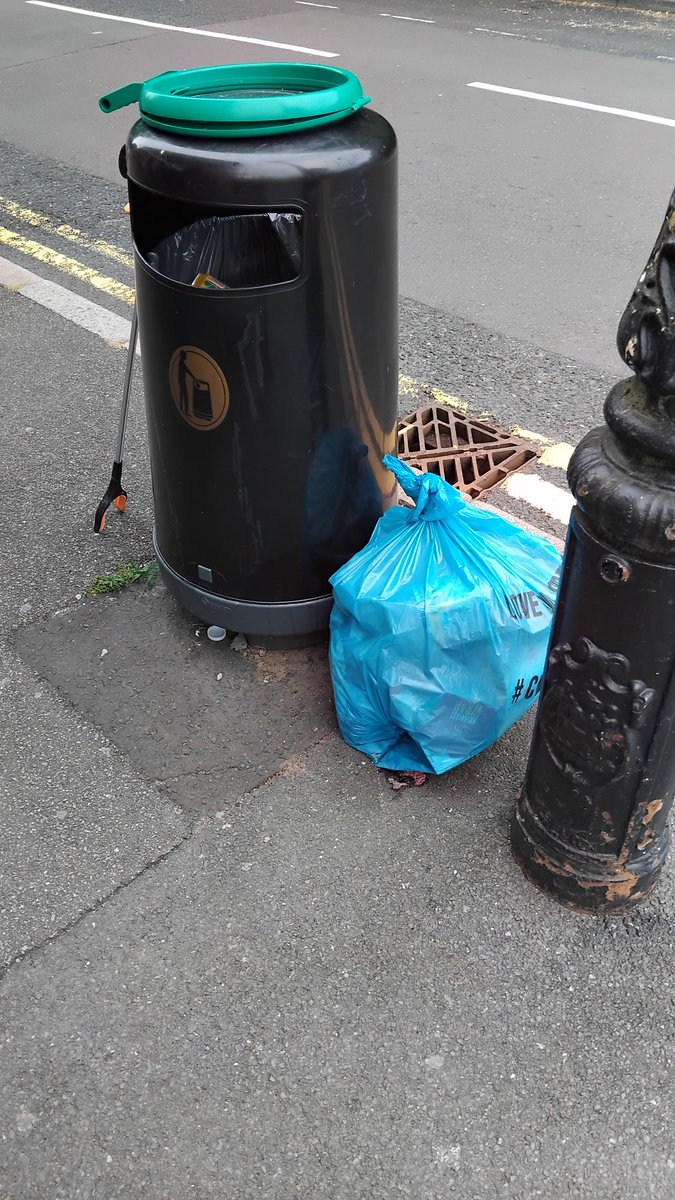 Sutton_Cold's tweet image. Doing the litter pick same day @BhamCityCouncil cut the grass - and shread all the litter! It really would make sense for the grass cutters to spend 5 mins doing a quick pick. Feels like it's laziness or a "not my job" attitude. Always a volunteer ready to pick up the pieces!