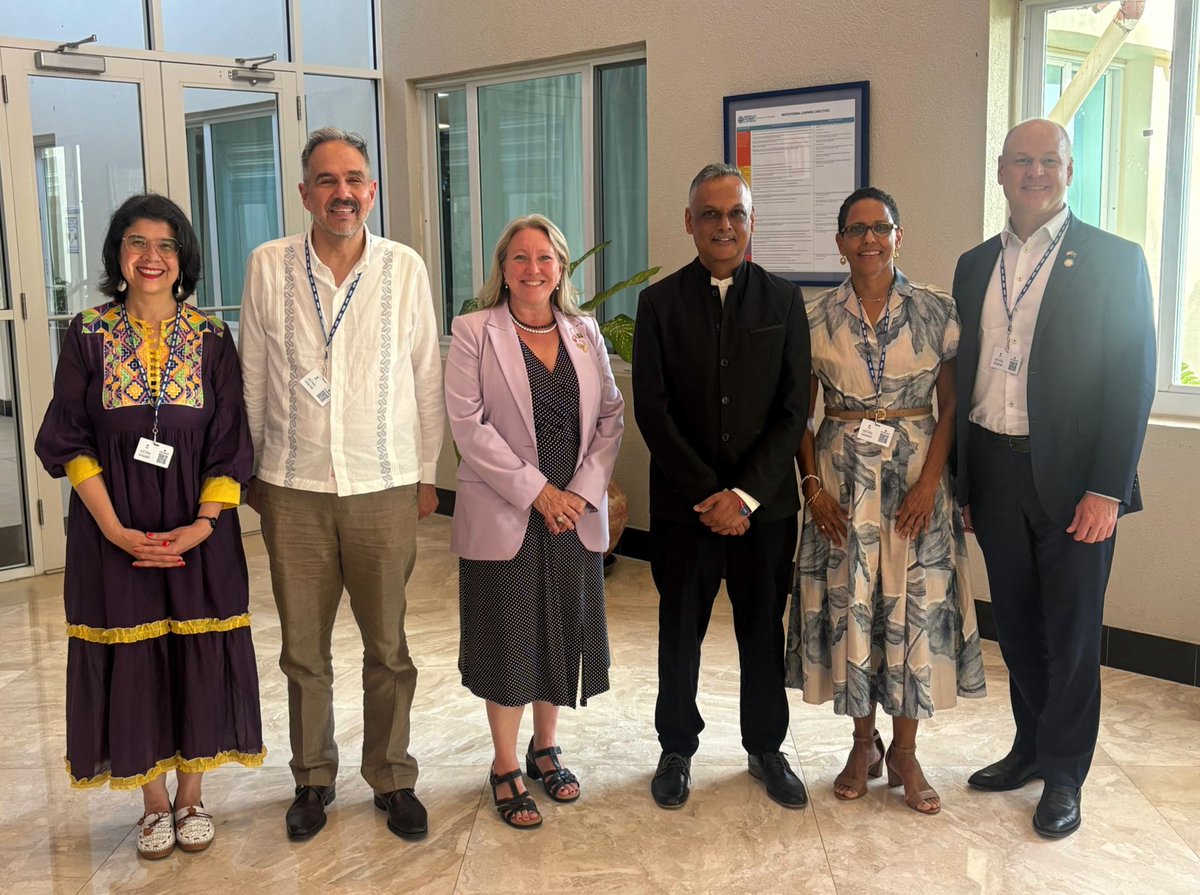 CIDH's tweet image. As part of the #OASAssembly agenda, President @JoseLCaballero, Second Vice-President Arif Bulkan, Commissioner Roberta Clarke, and Executive Secretary @TaniaReneaum held a dialogue with Parliamentary Secretary to the Minister of Foreign Affairs @MonaFortier and Ambassador of