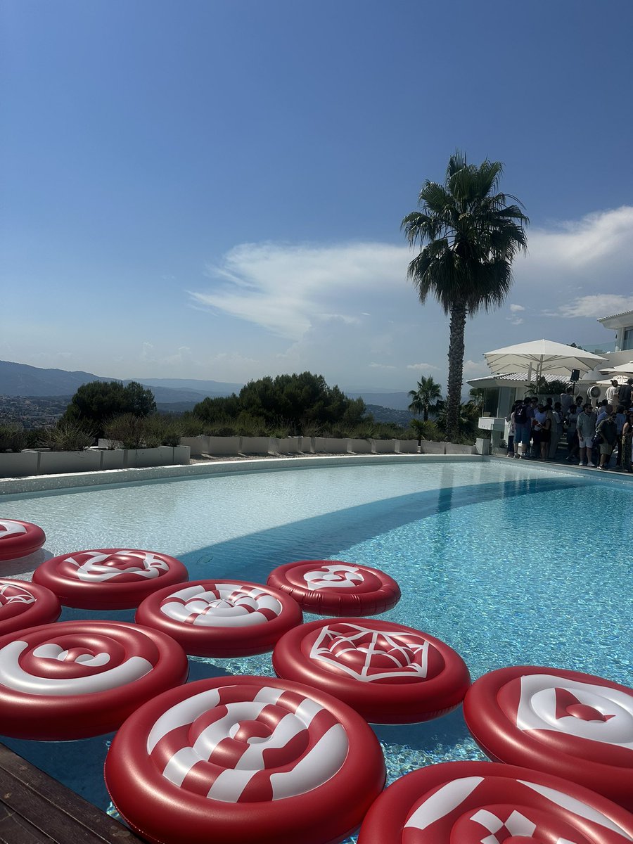 popular opinion: it’s too hot in Cannes