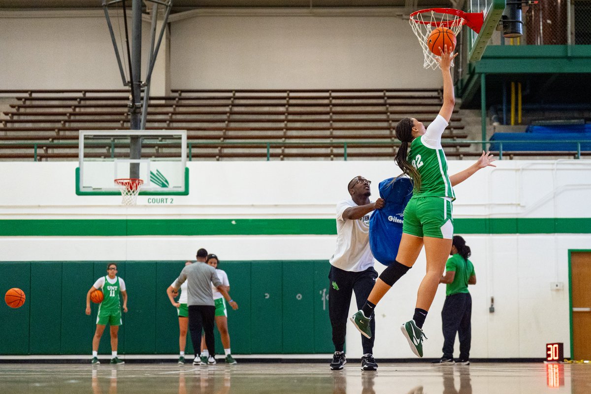 MeanGreenWBB's tweet image. Another month closer to basketball season 🙌
#GMG🦅 I #PremiumGasOnly⛽️