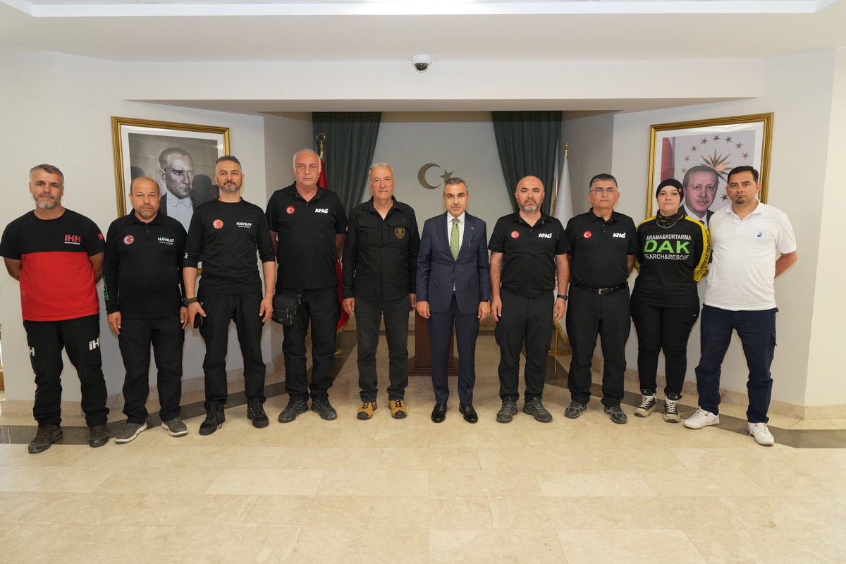 DAGDAKSAR's tweet photo. AFAD koordinasyonunda, olası bir afet durumuna yönelik iş birliği ve hazırlık çalışmaları çerçevesinde Beyoğlu Belediyesi Afet İşleri Müdürlüğü’ne bir ziyaret gerçekleştirdik.
Ayrıca, Beyoğlu Kaymakamımızı makamında ziyaret ederek karşılıklı bilgi alışverişinde bulunduk. https://t.co/Adfqzag3zK