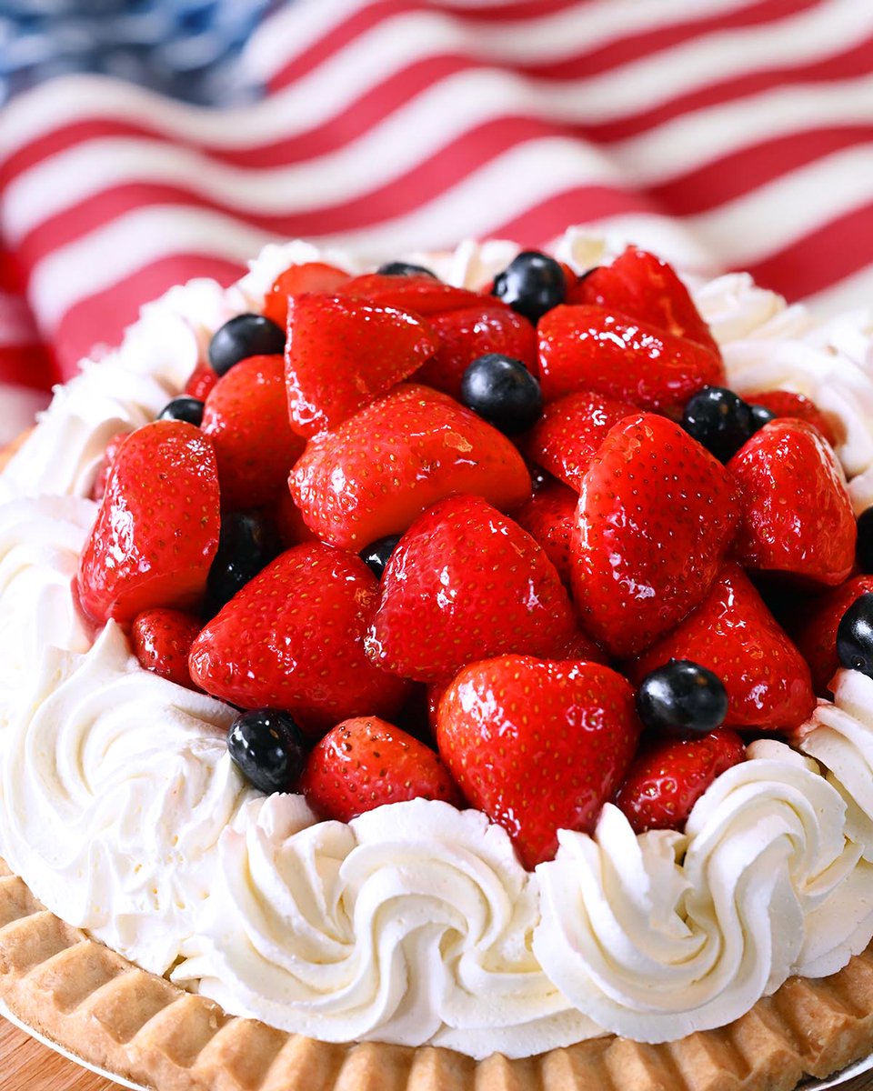kh_localplace's tweet photo. Red ❤️, White 🤍 &amp; Berry 💙 Cream Cheese Pie 🥧! Cream cheese filling topped with sweet strawberries &amp; bursting blueberries 🫐! Online Ordering #July4th #celebration #HappyJuly #aloha https://t.co/TGgN3ksVBr