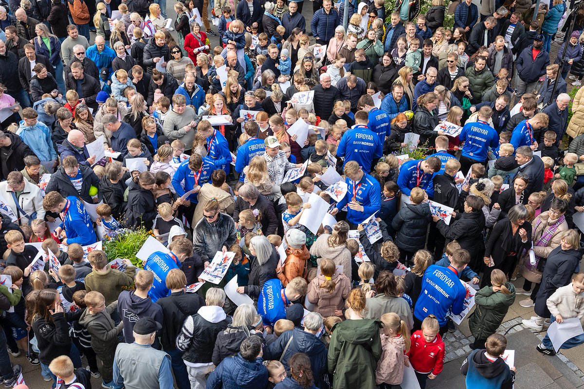 Tinganes's tweet image. A hero’s welcome for the Faroe Islands U21 national #handball team after winning bronze at the World Championships 🥉🙌

PM Aksel V. Johannesen: “The future is bright for Faroese handball and we look forward to many unforgettable moments still to come.”