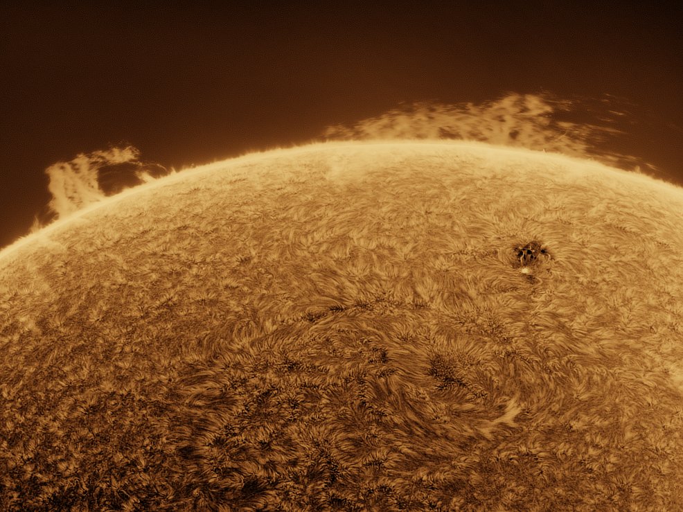 MBerto7's tweet image. Sesión solar de hoy (01-07-2025)
- Imágenes del limbo oeste con dos grandes prominencias.
- AR4122
- Animación solar (07:24 - 08:01UT)

Explore Scientific 127mm f7.5 carbon
Long Perng 80 f6.25
Daystar Quark chromosphere 
P One Apollo-M Mini
P One ERF S-Series
Svbony UV IR cut