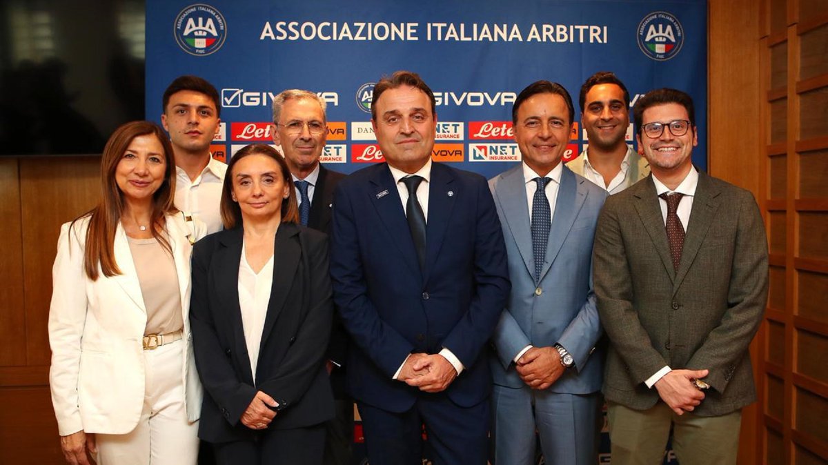 Presentate le nuove divise per la Stagione Sportiva 2025/2026. Leggi la news: aia-figc.it/news/presentat… #arbitri #AIA #calcio #sport