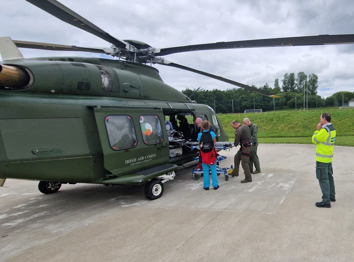 IrishAirCorps's tweet image. No. 3 Operations Wing completed a neo-natal transfer today from Galway University Hospital to Letterkenny University Hospital, transporting 1-week old twin brothers on the same flight!
Well done to all involved in making this critical tasking happen!
#IrishAirCorps #NNTP