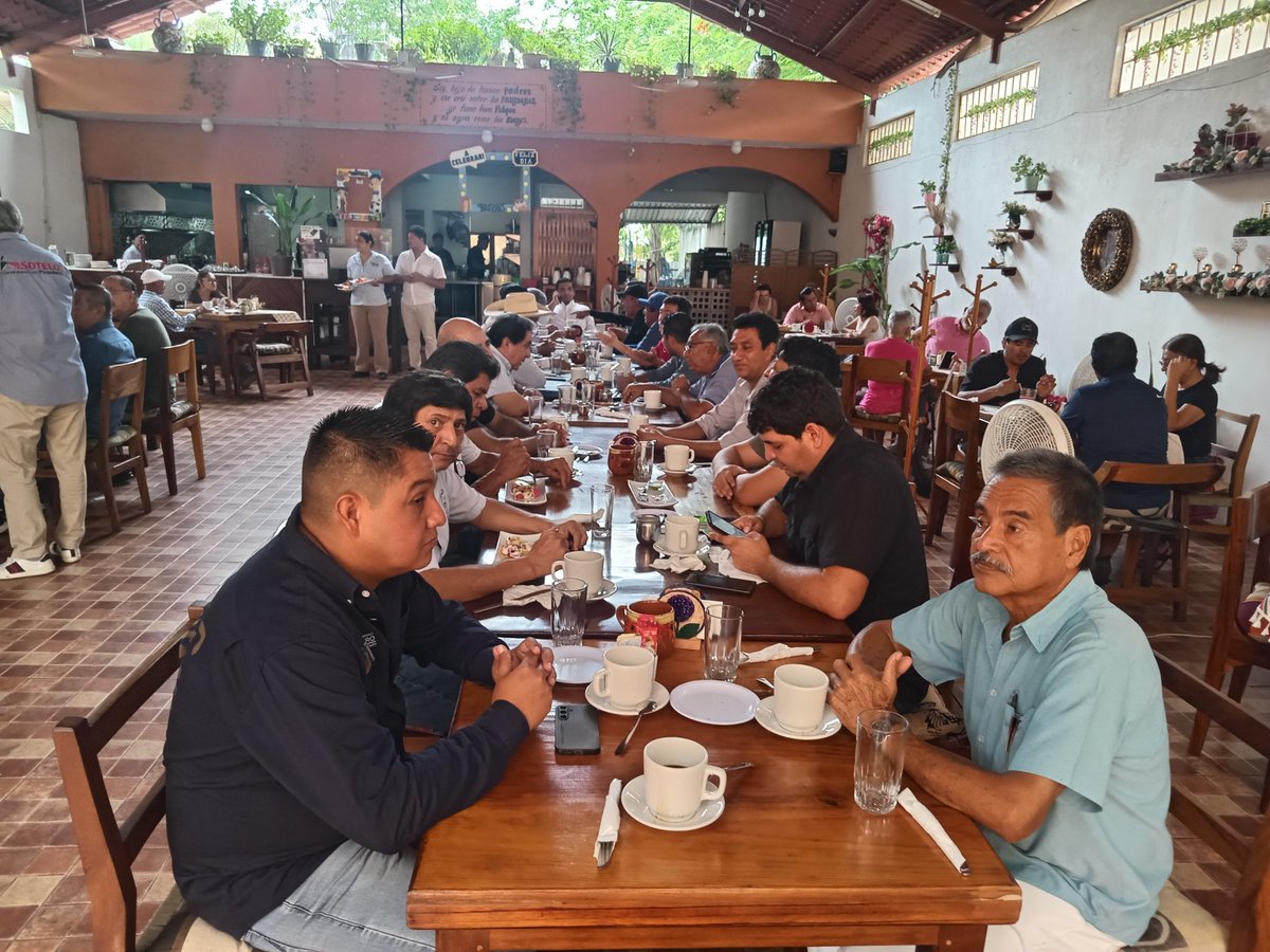 En el marco del #DiaDelIngeniero el Colegio de Ingenieros Civiles del Estado de Guerrero, A.C. celebró este día tan especial con un desayuno, con la participación de todos los miembros que forman parte de este Gran Colegio.
#DiaDelIngeniero 
#IngenieriaCivil