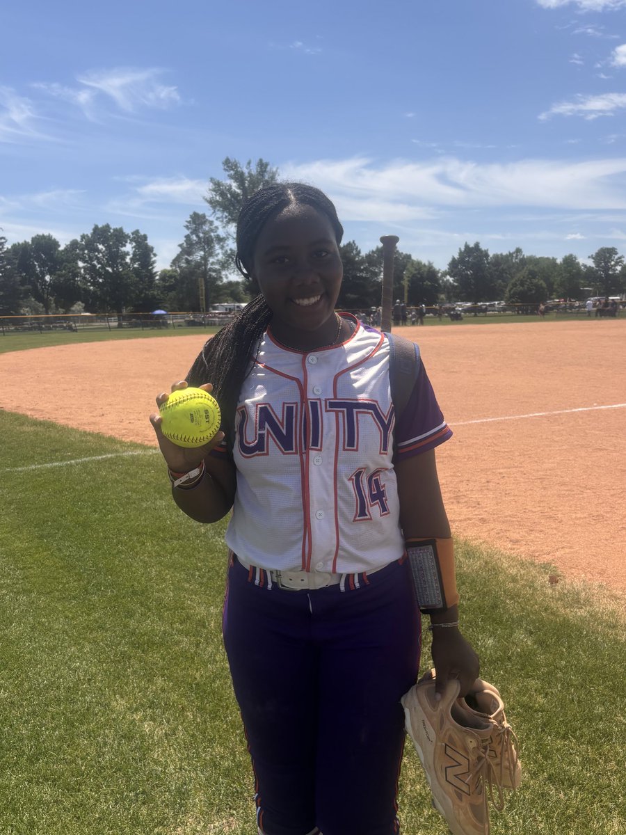 morganb9_8's tweet image. First one of the Sparkler!! So glad I was able to help out my team with a homerun. #UnitySoftball #Coloradosparkler @triplecrownspts @unitysmithfl @CULionsSoftball