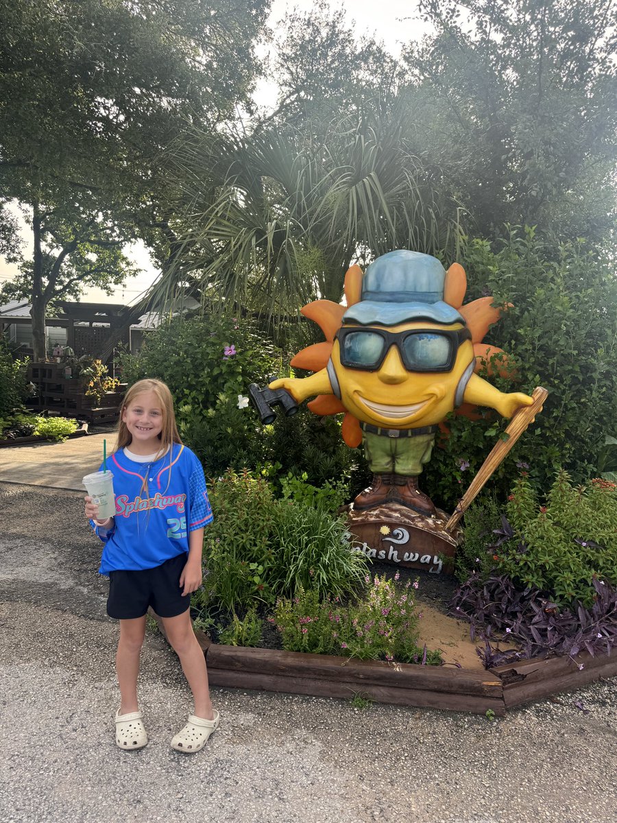 AGFaubs's tweet image. Campgrounds are good for the soul. Annual @splashway Waterpark + Camping Trip, ✅.
☀️🌊
#OKEkoalas
#KatyISDsummer
@OKEkoalas
@KatyISD