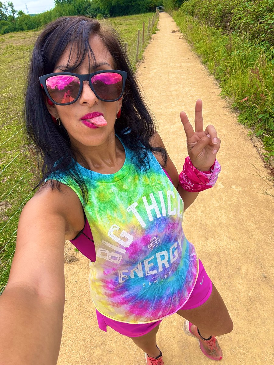 #runstreak day 2,672 🌈 
Big Thicc Energy today ✌🏽
Taper week is full swing so keeping it short and steady … almost sound like I know what I’m on about 😂
Keeping it fun 😜