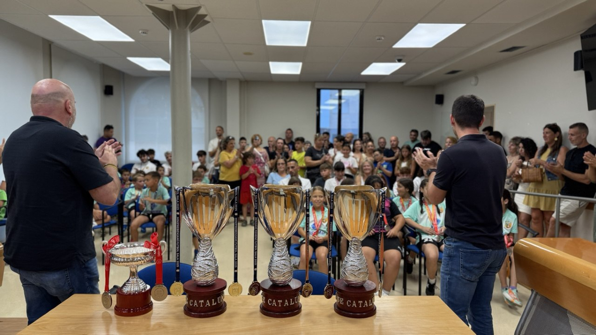 🔴 ESPORTS |

El Saló de Plens de l’Ajuntament d’#Olesa ha acollit aquesta tarda un acte de reconeixement als equips del Futbol Sala Olesa que han aconseguit proclamar-se millor equip de Catalunya aquesta temporada.