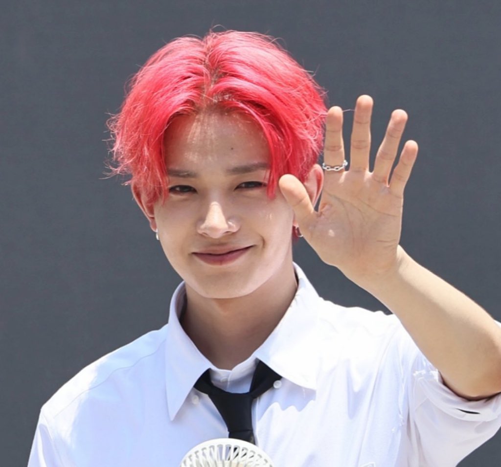 this kind of smile from heeseung 🥹