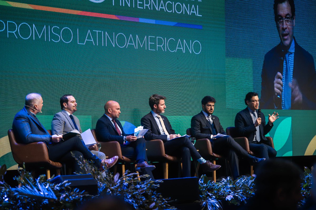 Gobierno de Córdoba (@gobdecordoba) on Twitter photo <a href="/MinAmbienteCba/">Ministerio de Ambiente y Economía Circular</a> <a href="/tori_flores/">Victoria Flores</a> 🤝 En la apertura también estuvieron presentes los gobernadores de Santa Fe, <a href="/maxipullaro/">Maximiliano Pullaro</a>; Chubut, <a href="/NachoTorresCH/">Nacho Torres</a>; La Pampa, <a href="/ZiliottoSergio/">Sergio Ziliotto</a>; y Jujuy, <a href="/carlossadirjuy/">Carlos Sadir</a>; la vicegobernadora de Entre Ríos,<a href="/AliciaAluani/">Alicia Aluani</a>, el intendente de la ciudad de #Córdoba, <a href="/PasseriniOk/">Daniel Passerini</a> y la <a href="/MinAmbienteCba/">Ministerio de Ambiente y Economía Circular</a> <a href="/tori_flores/">Victoria Flores</a> 🤝 En la apertura también estuvieron presentes los gobernadores de Santa Fe, <a href="/maxipullaro/">Maximiliano Pullaro</a>; Chubut, <a href="/NachoTorresCH/">Nacho Torres</a>; La Pampa, <a href="/ZiliottoSergio/">Sergio Ziliotto</a>; y Jujuy, <a href="/carlossadirjuy/">Carlos Sadir</a>; la vicegobernadora de Entre Ríos,<a href="/AliciaAluani/">Alicia Aluani</a>, el intendente de la ciudad de #Córdoba, <a href="/PasseriniOk/">Daniel Passerini</a> y la