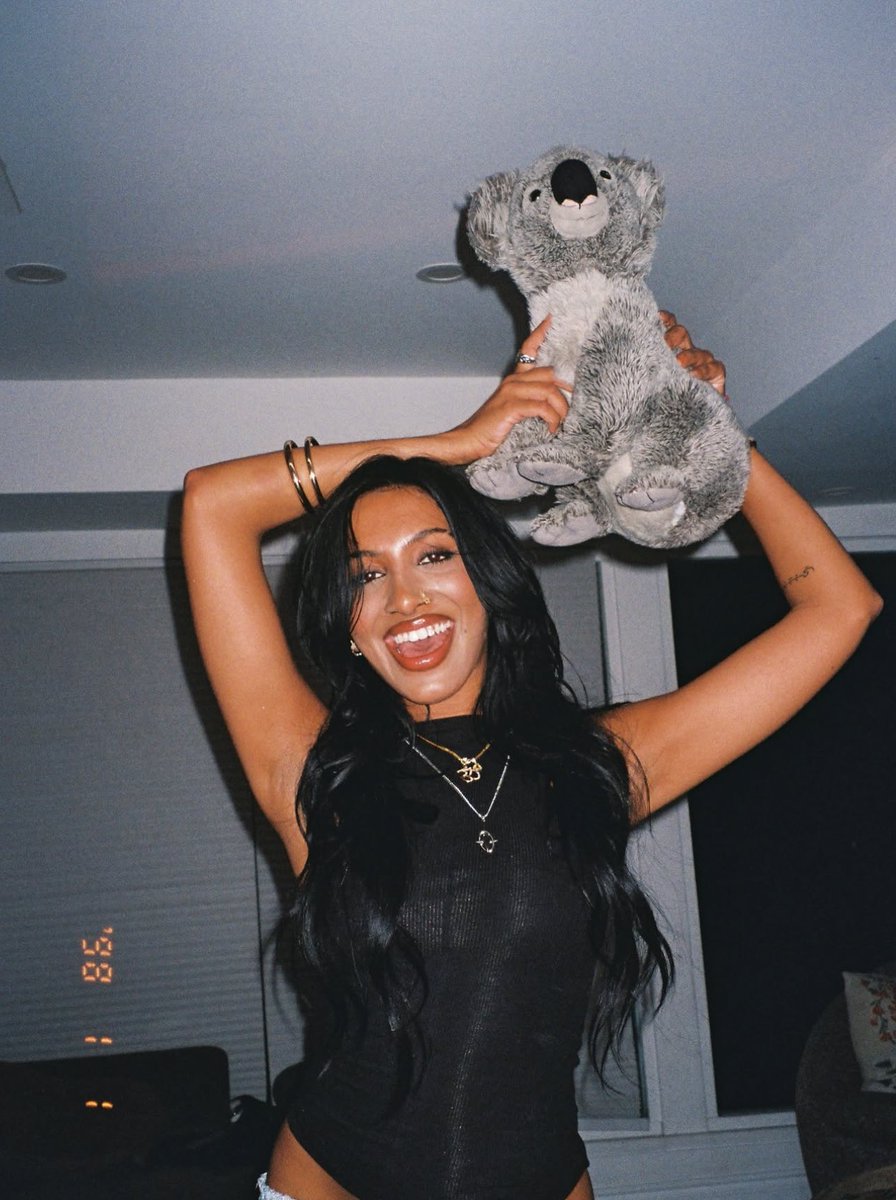 flyestdesi's tweet image. 