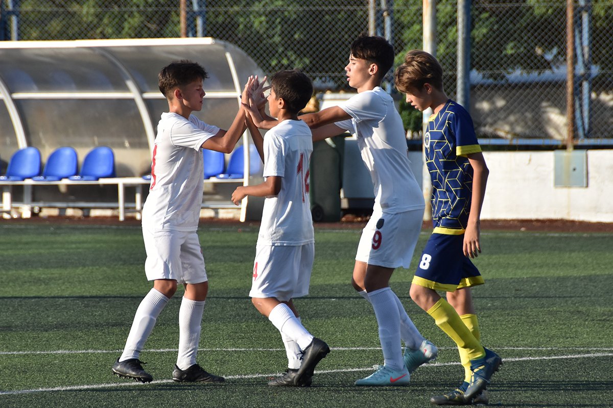 Altınordu U13 Takımımız, Gold Performans İzmir U13 Ligi Play Off 2.Tur maçında Buca Genç FK U13 takımını 5-0 mağlup etti. Takımımız, çeyrek finalde 3 Temmuz perşembe günü Karşıyaka ile karşılaşacak.

#TürkiyeninAltınordusu #TheTalentFactory #İyiBireyİyiVatandaşİyiFutbolcu