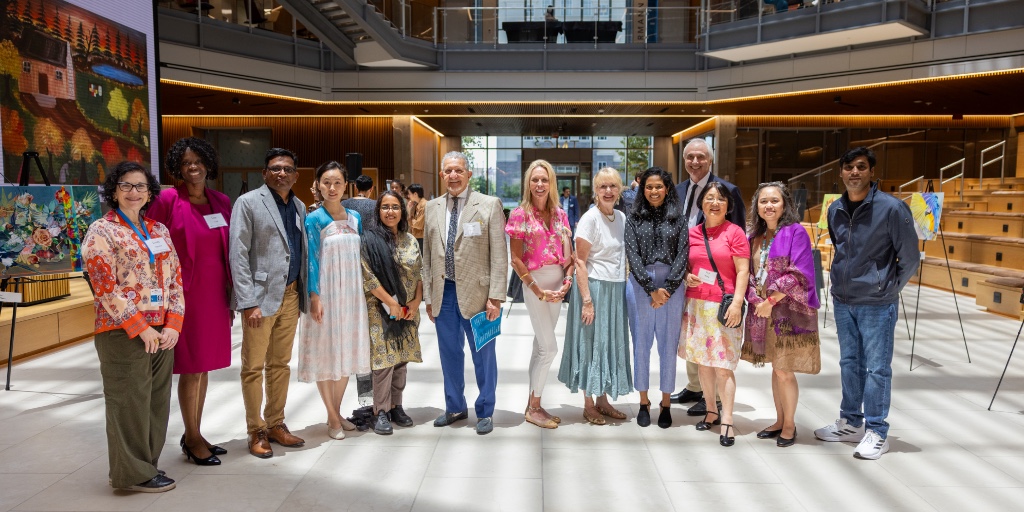 UTHealthHouston's tweet image. Faculty from across #UTHealthHouston shared their talents at the “Uniting Through Creativity” art exhibit on June 24 at TMC Helix Park. Curated by Laura Spector, the event celebrated well-being, humanism, and community through art.
Link: go.uth.edu/UnitingThrough…