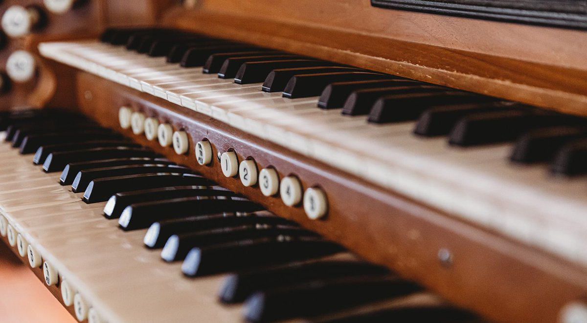 Transom_org's tweet image. How is a radio station like a musical instrument? @stevejunkerWCAI has the answer on the latest @soundschoolpod and it's not what you think:
bit.ly/44Qtrez