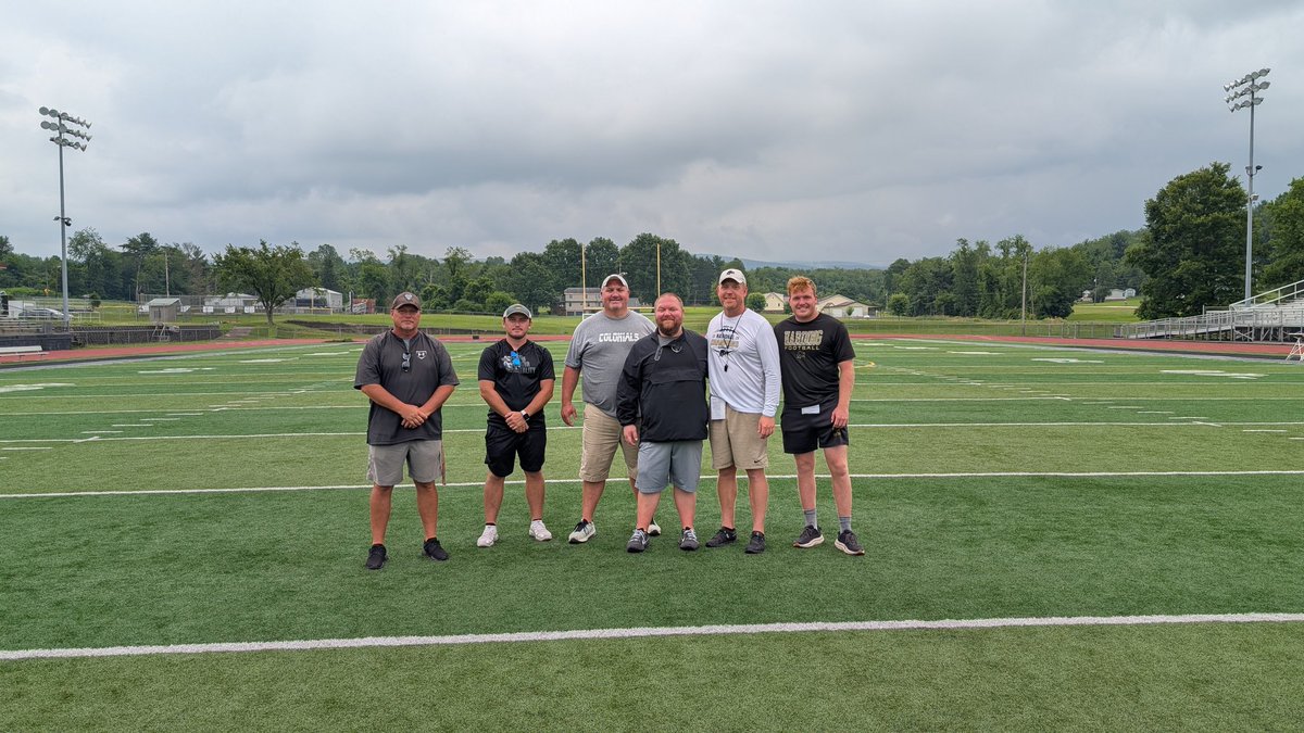 𝔻𝕣𝕖𝕨 𝔻𝕚𝕟𝕕𝕝 (@coachdindl) on Twitter photo Huge thanks to <a href="/KChism_/">Kevin Chism</a> & quarterback <a href="/colekeylon15/">Cole Keylon</a> for coming back to visit and getting us dialed in for some option football the Harding way. The coaches and players definitely got better this week! 💪 🏈 #Brotherhood #HardingFootball #PassingIsASin #WeRunTheFlexbone Huge thanks to <a href="/KChism_/">Kevin Chism</a> & quarterback <a href="/colekeylon15/">Cole Keylon</a> for coming back to visit and getting us dialed in for some option football the Harding way. The coaches and players definitely got better this week! 💪 🏈 #Brotherhood #HardingFootball #PassingIsASin #WeRunTheFlexbone