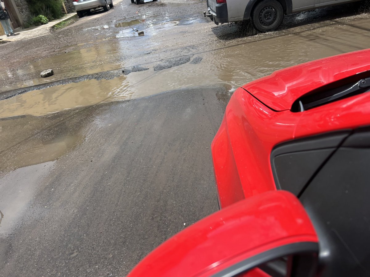 fabismq's tweet photo. ⁦@SSC_Cholula⁩ ⁦@GobiernoCholula⁩ podrían atender ese bache que está a una calle de la casa del abue en la 14 poniente y 11 norte está muy peligroso para bicis y autos https://t.co/5foJXymyBH