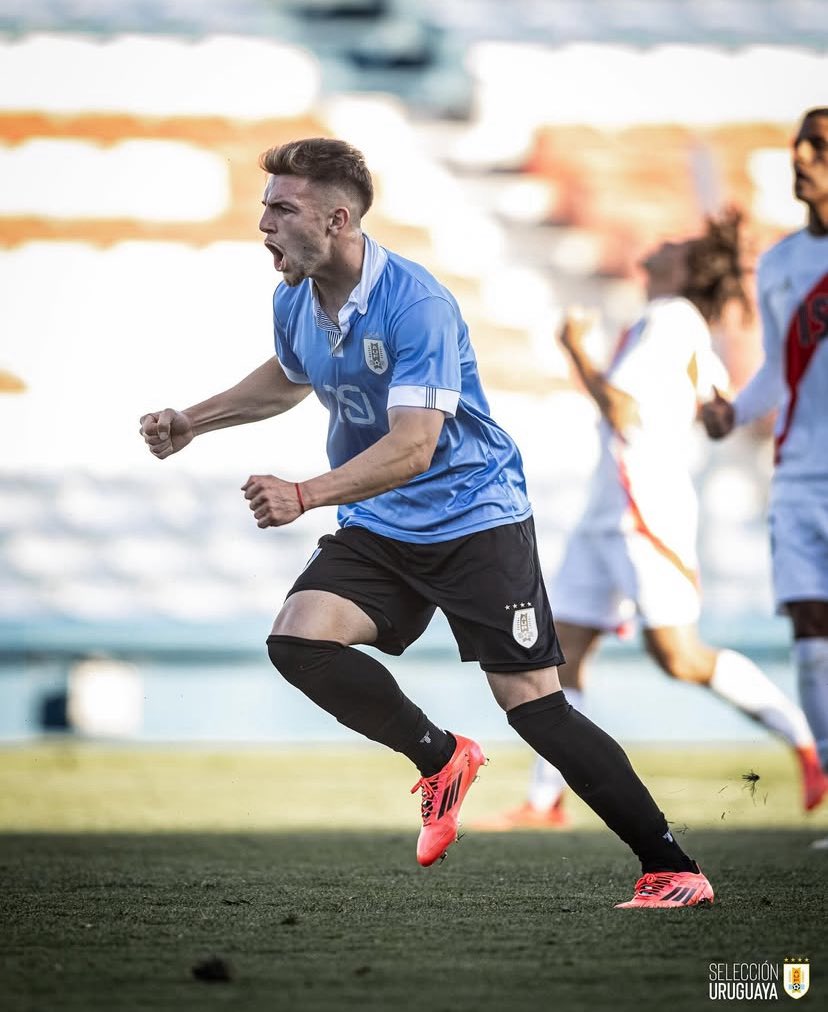 Faustino Barone será nuevo jugador de Olimpia

Centro delantero de 19 años, 1.87 de altura, nació en Paraguay 🇵🇾, hizo toda su carrera en River Plate 🇺🇾 

Disputó 58 partidos y anotó 10 goles. 
Goleador 2 años consecutivos en formativas.
59 goles en juveniles, mucho futuro…
