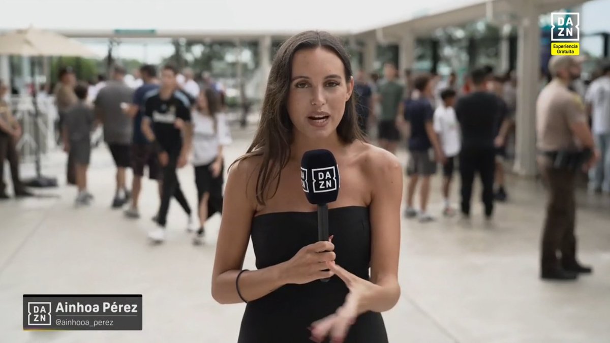 WOSTI FutbolenlaTV (@futbolenlatv) on Twitter photo 🔝 Gran cobertura de DAZN desde Miami para el Real Madrid - Juventus:
🌱 <a href="/PabloPintoDAZN/">Pablo Pinto</a>, junto a <a href="/GUTY14HAZ/">JOSE MARIA GUTIERREZ</a> y <a href="/albertoowono/">Alberto Edjogo-Owono</a>, a pie de césped.
🎧 <a href="/Miguel_An_Roman/">Miguel Ángel Román</a> en la cabina de comentaristas
🕵️ <a href="/SQuirante/">Sergio Quirante</a> con los protagonistas y <a href="/ainhooa_perez/">Ainhoa Pérez de Lema</a> en los exteriores del estadio. 🔝 Gran cobertura de DAZN desde Miami para el Real Madrid - Juventus:
🌱 <a href="/PabloPintoDAZN/">Pablo Pinto</a>, junto a <a href="/GUTY14HAZ/">JOSE MARIA GUTIERREZ</a> y <a href="/albertoowono/">Alberto Edjogo-Owono</a>, a pie de césped.
🎧 <a href="/Miguel_An_Roman/">Miguel Ángel Román</a> en la cabina de comentaristas
🕵️ <a href="/SQuirante/">Sergio Quirante</a> con los protagonistas y <a href="/ainhooa_perez/">Ainhoa Pérez de Lema</a> en los exteriores del estadio.