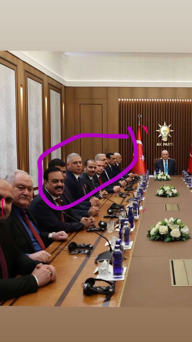 صورة مسرّبة لذيول الإطار التنسيقي في طهران مع السيد علي خامنئي.