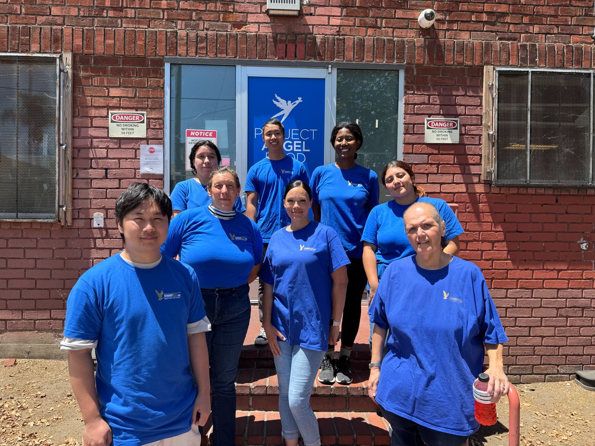 StudentNest's tweet image. Shout out to Project Angel Food for allowing StudentNest to be a part of this heartwarming and important event for the LA community. This event has been inspirational and humbling for StudentNest. #volunteer #Inspirational #StudentNest #ProjectAngelFood