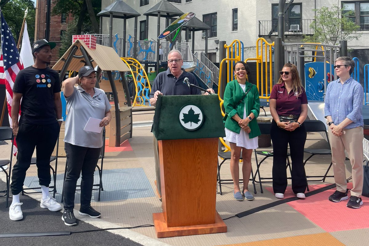 JeffreyDinowitz's tweet image. I was very excited to attend the ribbon cutting dedicating the new & improved Strong Street Playground on Reservoir Avenue. Kingsbridge Heights is a beautiful neighborhood and this playground will serve our community for many years to come.