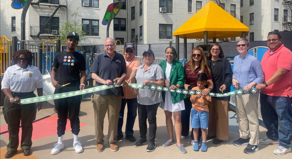 JeffreyDinowitz's tweet image. I was very excited to attend the ribbon cutting dedicating the new & improved Strong Street Playground on Reservoir Avenue. Kingsbridge Heights is a beautiful neighborhood and this playground will serve our community for many years to come.