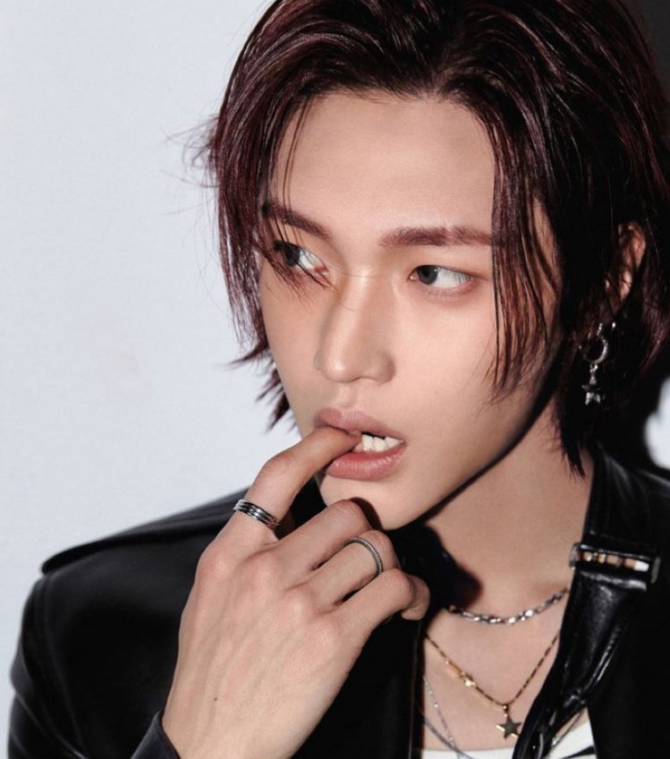 catwonine's tweet photo. wonbin from riize is very weird and not in a fanservice way, that man is genuinely strange: a thread https://t.co/kCqcFmVatN