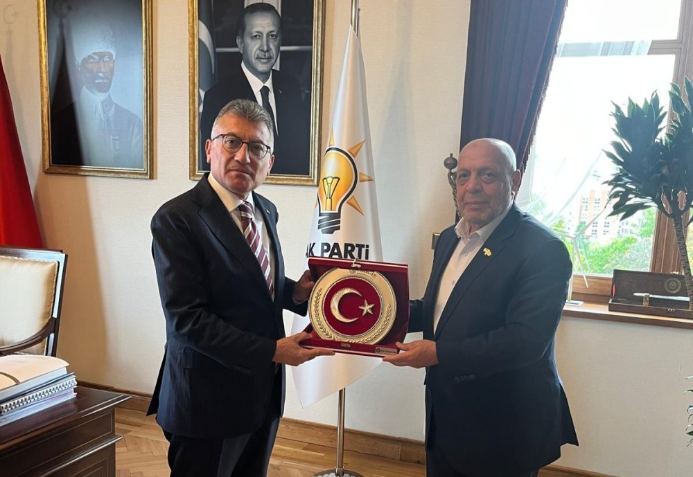 Konfederasyonumuz HAK-İŞ'in Genel Başkanı Sayın Mahmut Arslan'ın başkanlığında HAK-İŞ Genel Yönetim Kurulu olarak, TBMM AK Parti Grup Başkanı Sayın Abdullah Güler'i makamında ziyaret ettik.
Yüz binlerce kamu işçisini yakından ilgilendiren Kamu Kesimi Toplu İş Sözleşmeleri Çerçeve