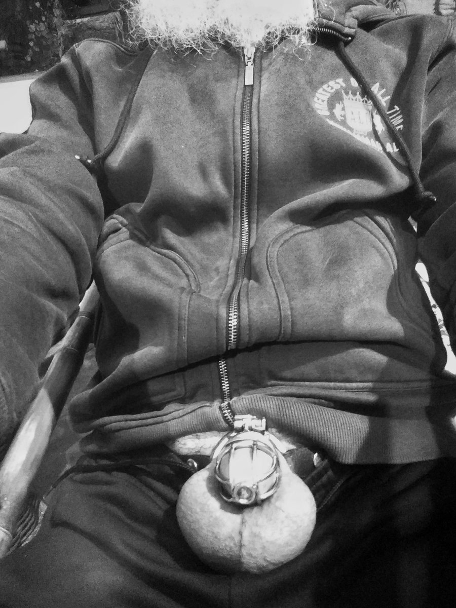 submaleslv's tweet photo. Period 20 | Day 2/7 | cage 4 | KH-Bro #Matt_capitano
Thanks to my KH Captain for keeping me warm in the winter here! 😚👊🖤🔒
#teamlocked #cagecheck #lockedwinter #hotwinter #chastityclub @rugbyunion8 @SrElcio
@GayChastityRTs
@cagedlegion
@MCCageRT1
@Cubby901 https://t.co/AsMDAPVD5U