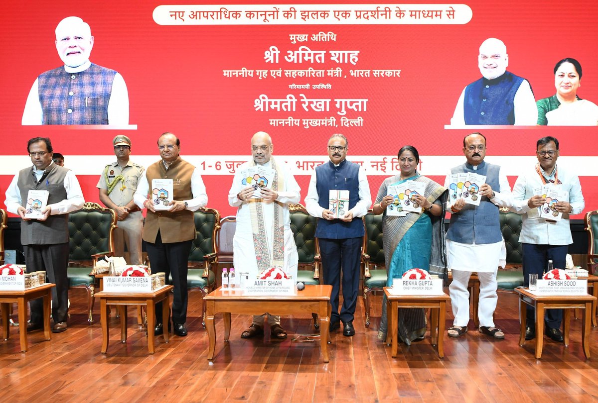 BPRDIndia's tweet image. India Marks a New Chapter in Justice! 1st July 2025
Hon’ble HM Shri Amit Shah launched Handbook on :
Bharatiya Nyaya Sanhita, 2023
Bharatiya Nagarik Suraksha Sanhita, 2023
Bharatiya Sakshya Adhiniyam, 2023 & one for IOs on e-Sakshya-boosting digital evidence practices. #MHA #BPRD