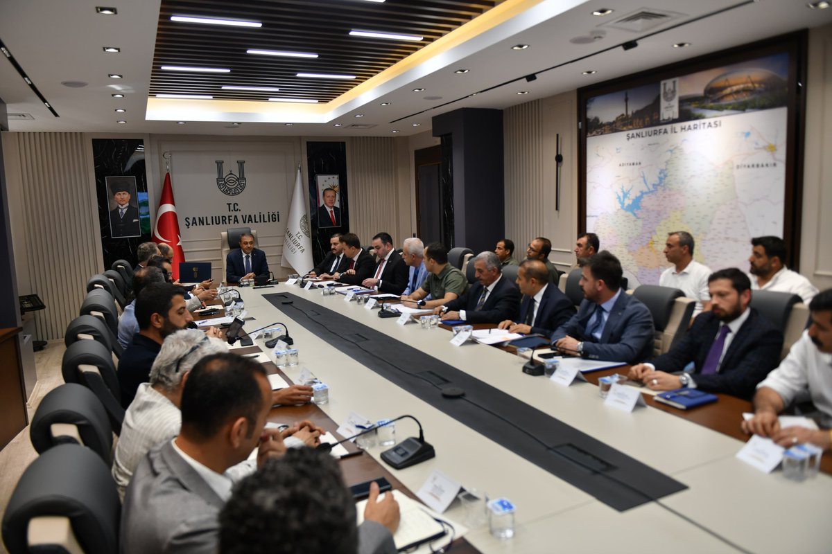 🟠Şanlıurfa genelinde sahipsiz hayvanların toplanması ve bütün belediyeler tarafından hayvan bakımevleri kurulması konusunda 
Şubat ayından bu yana Valiliğimizin koordinasyonu altında yürütülen çalışmaları değerlendirdik.

🟡Geldiğimiz aşamada, 
bütün belediyelerin en geç Ağustos