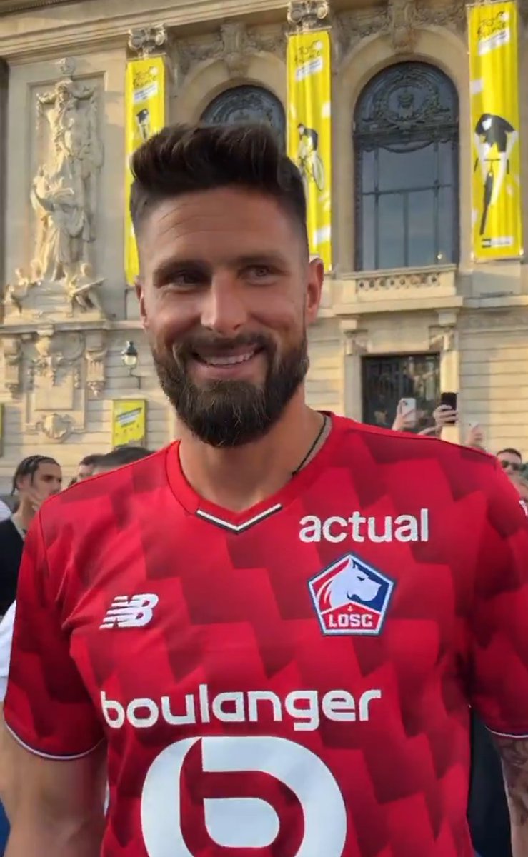 Footballogue's tweet photo. Olivier Giroud avec le maillot du LOSC et un grand sourire, 𝗰'𝗲𝘀𝘁 𝗿𝗲́𝗲𝗹 ! 😁🇫🇷

(IG : lille_addict) https://t.co/WzdUjf8g0e