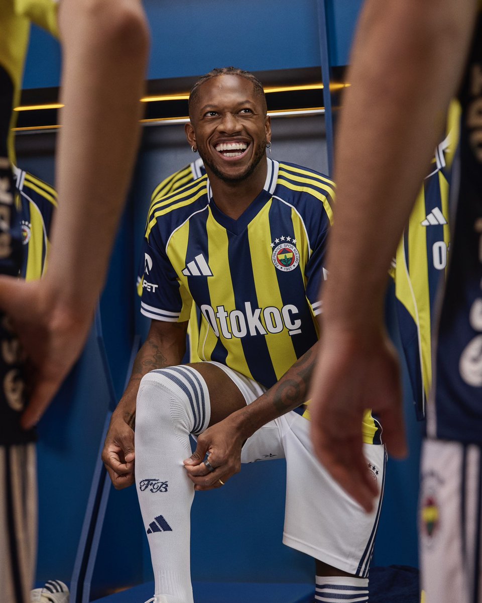 Fenerbahçe’nin yeni sezonda giyeceği çubuklu forması 👇