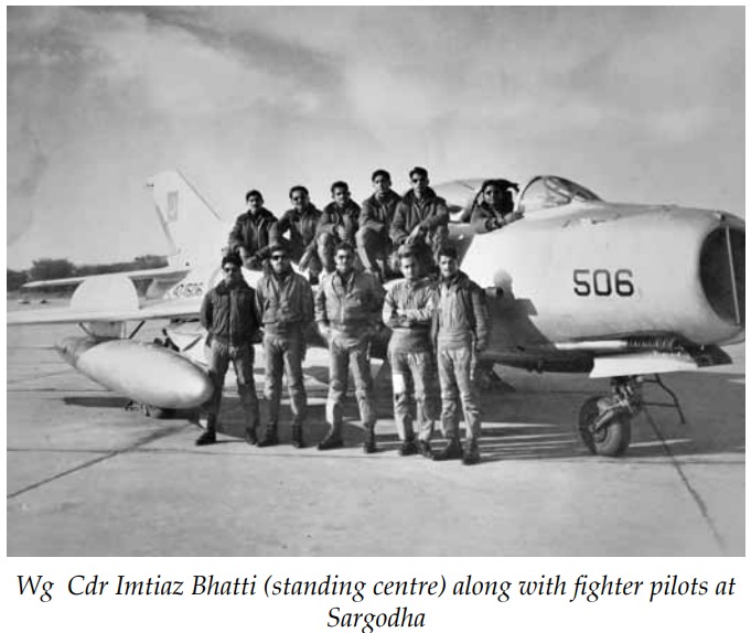 DGPR_PAF's tweet image. *Today in History*
On this day, July 2, we observe the first death anniversary of renowned war hero Air Commodore (R) Imtiaz Ahmed Bhatti, SJ, SBt, SI(M). He was born on 18 April 1933 in Gujrat to an agriculturist family, he excelled early in cycling, becoming Pakistan’s…