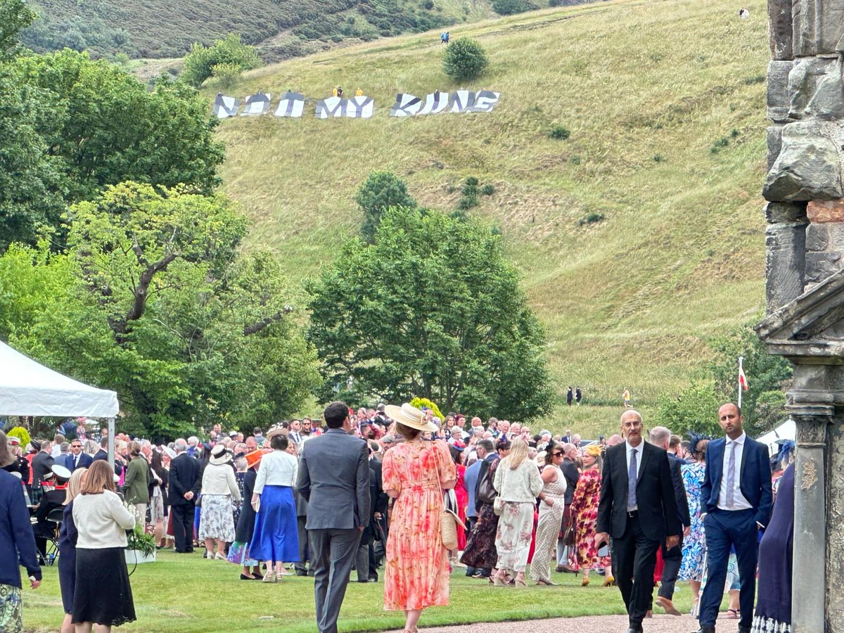 Garden Party held today 
Invites all the knobs to play
Look up close on yonder hill
Republican the high ground still 
#NotMyKing