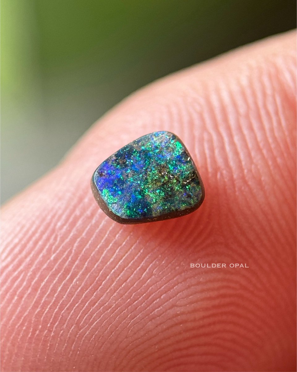 satotradingco's tweet image. 苔の生えた清流。

オパール類、特にボルダーオパールには風景や絵画などを思い浮かべることが多く、好きな宝石の一つです。

#boulderopal #ボルダーオパール