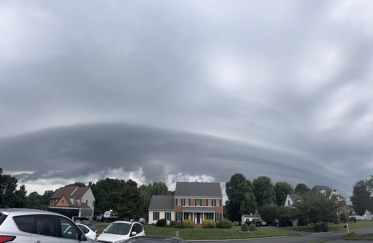 Shelf cloud ☁️⚡️

<a href="/RichWirdzekWx/">Rich Wirdzek</a> <a href="/JakeGrantwx/">Jake Grant</a> <a href="/AhlfWx/">Erich Ahlf</a>