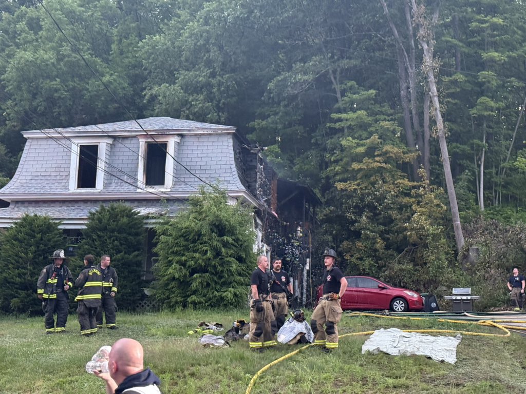 AMitropsWMUR's tweet image. A young man is okay after he says he had to jump out of his apartment building in Franklin when a fire broke out. He helped his animals get out and the fire chief says a City Worker helped catch him. #wmur