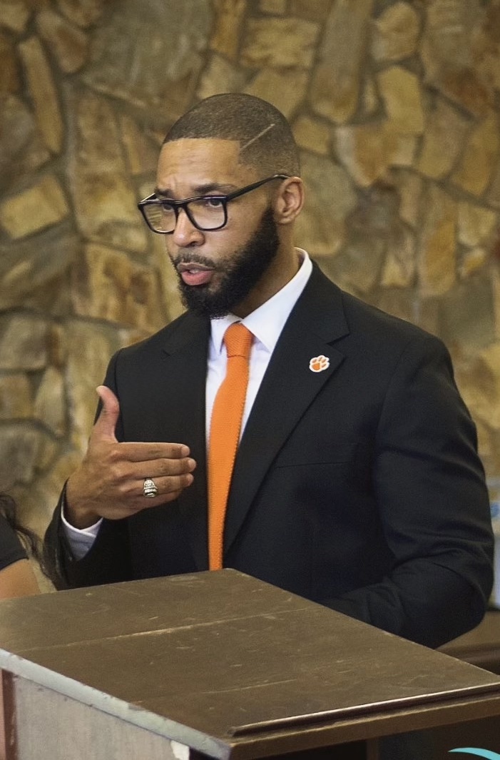 𝙳𝚊𝚕𝚕𝚊𝚜 𝙻𝚎𝚎, 𝙴𝚍.𝙳. 🍎 tweet media