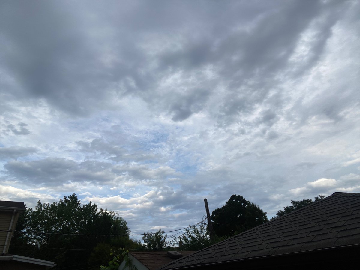 julesof1's tweet photo. Chicago skies. Monday evening. 6/30/25. #Chicago #StopSpraying #WeatherModification @HHSGov @POTUS @nogps1 https://t.co/LVASfQTZZI