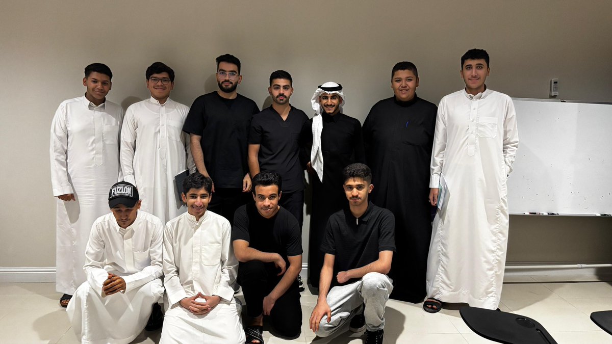 mr_m7x's tweet photo. اليوم السابع والاخير من الدورة الاولى وكان بعنوان "العيون والاذن"👁️👂

كان يوم سعيد وحزين على دفعة من الطلاب المميزين وان شاء الله لنا لقاء معهم في كلية الطب🏫👨🏼‍⚕️👩🏻‍⚕️

#med226 #med26 https://t.co/zPuOGURkCi