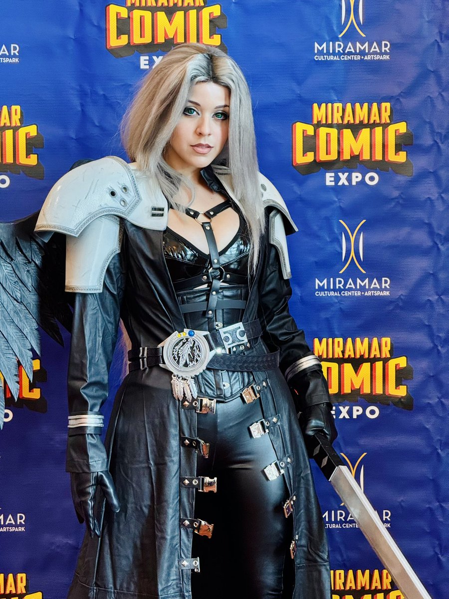 I loved wearing Sephiroth this weekend like can I just live my life dressed as FF characters? They all have way more leather and belts than I do :^(