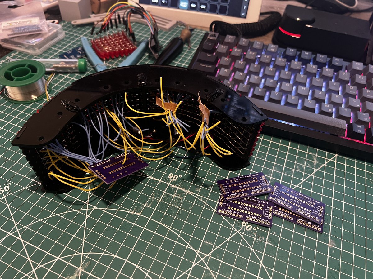 Wrapping up this Daft Punk visor this week!

Live on the purple app!