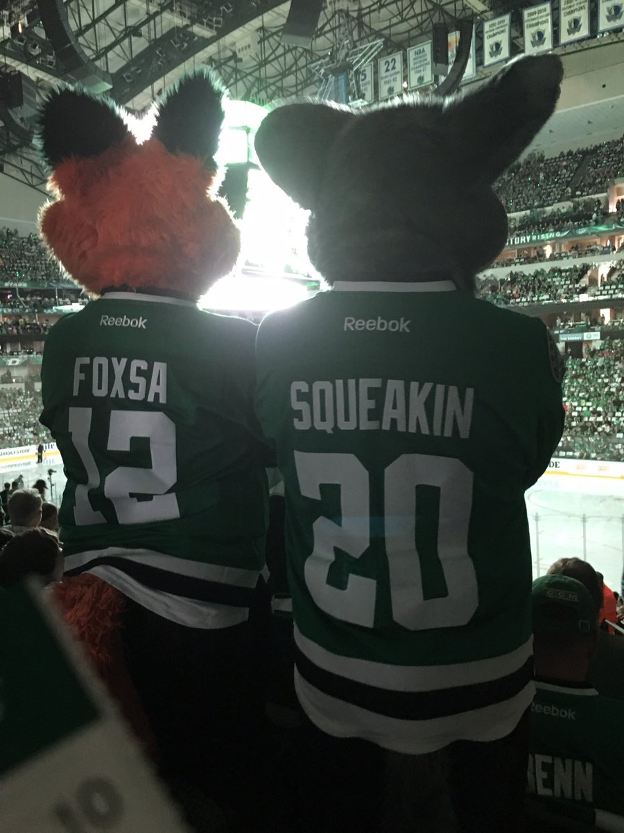 Reunited and it feels so good! #TexasHockey #DallasStars <a href="/DallasStars/">Dallas Stars</a> <a href="/VictorEGreen/">Victor E Green</a>