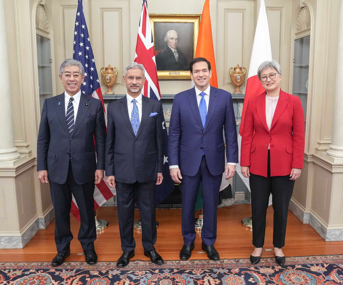 USEmbAustralia's tweet image. 🇺🇸🇦🇺🇮🇳🇯🇵 U.S. Secretary of State Marco Rubio welcomed his #Quad counterparts from Australia, India, and Japan to Washington, reaffirming our shared commitment to a free and open Indo-Pacific.
“These are very important countries. These are very important strategic partners and…