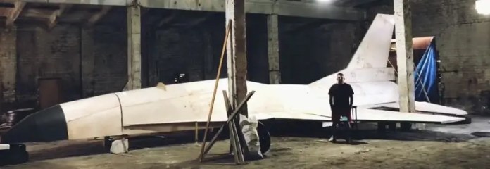 romankappa's tweet photo. @PeterKntz @Osinttechnical There are actual Ukrainian F-16 decoys, and they are much simpler than the one in the og picture. https://t.co/dr8n8A2TXg