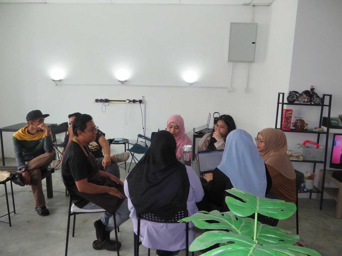 Disini tempat keluarga, rakan-rakan berkumpul sambil nikmati kopi, chocolate, dan matcha. 

Kami harap, kedai kopi kecil kami, dapat berikan pengalaman berharga untuk semua. 

Terima kasih tak terhingga kepada semua yang support kami selama ni!